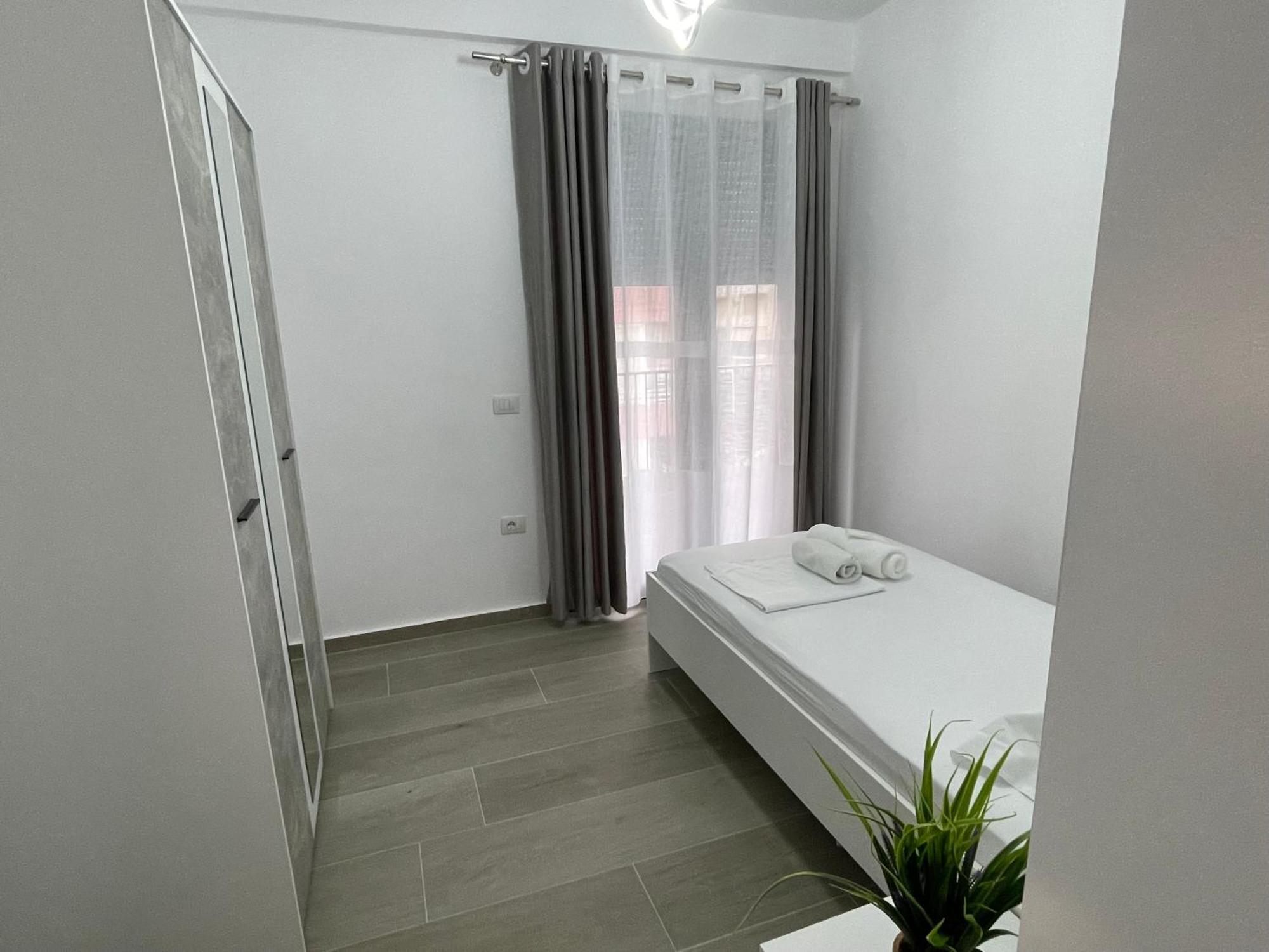 Modern Apartment In Central Vlore Ngoại thất bức ảnh