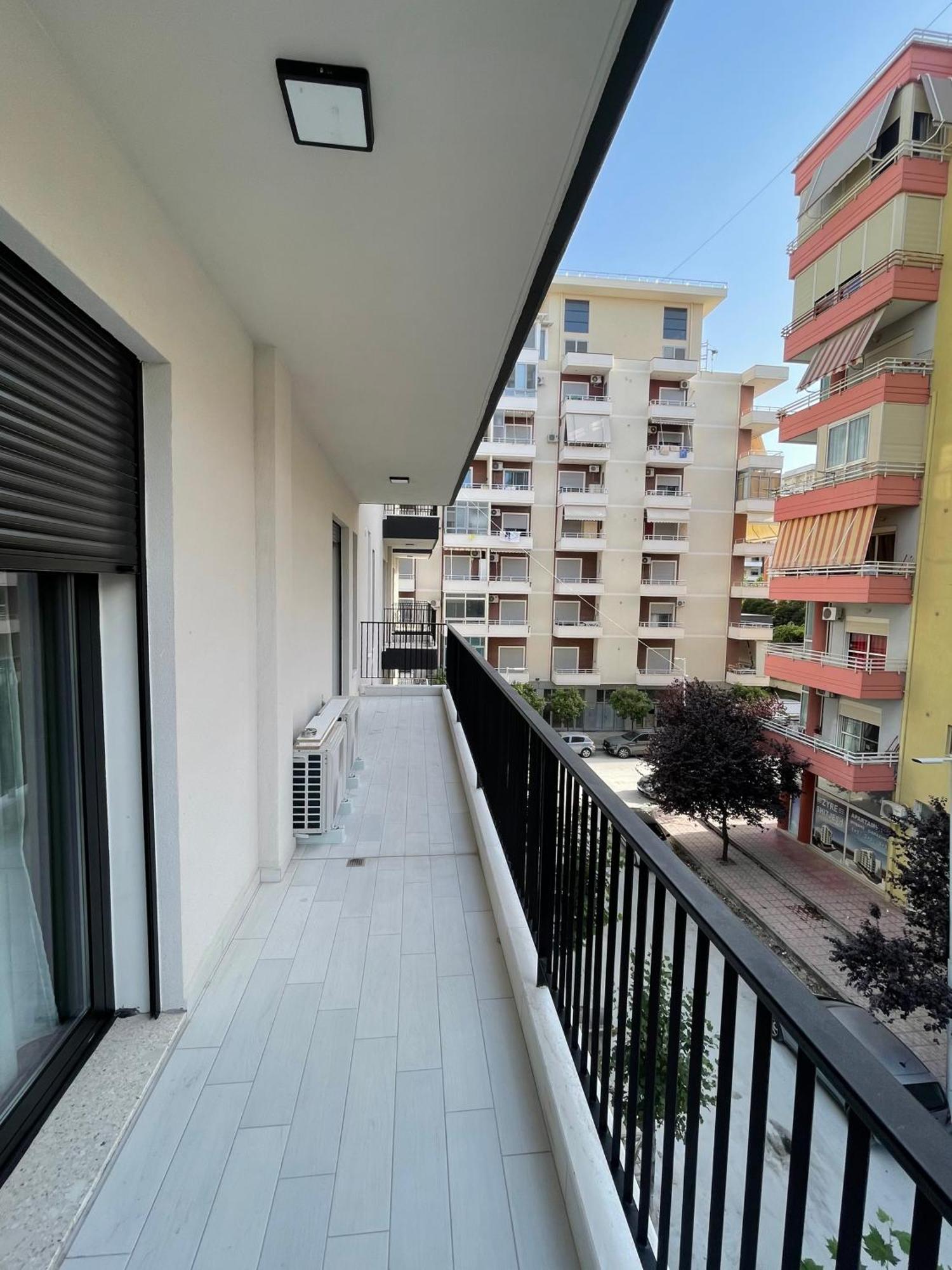 Modern Apartment In Central Vlore Ngoại thất bức ảnh