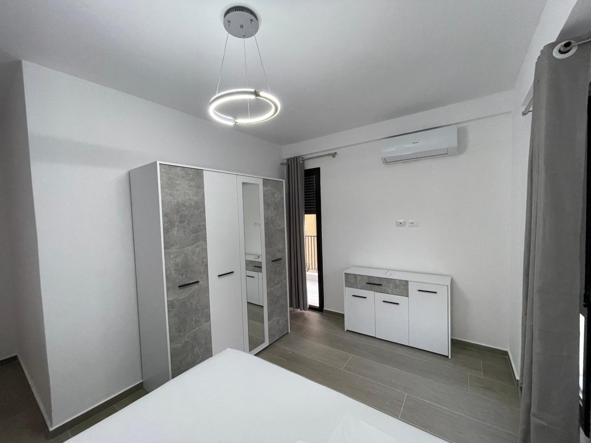 Modern Apartment In Central Vlore Ngoại thất bức ảnh