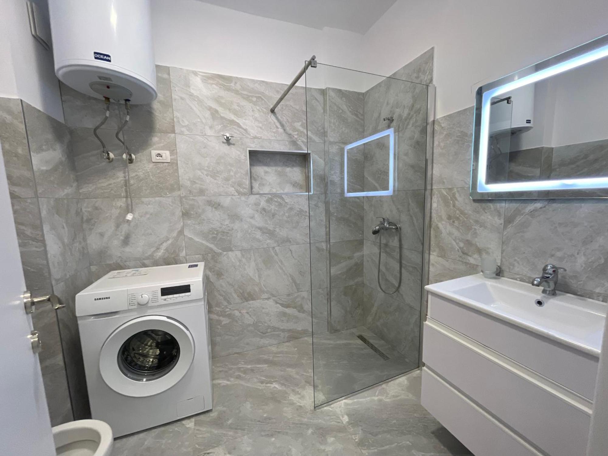 Modern Apartment In Central Vlore Ngoại thất bức ảnh